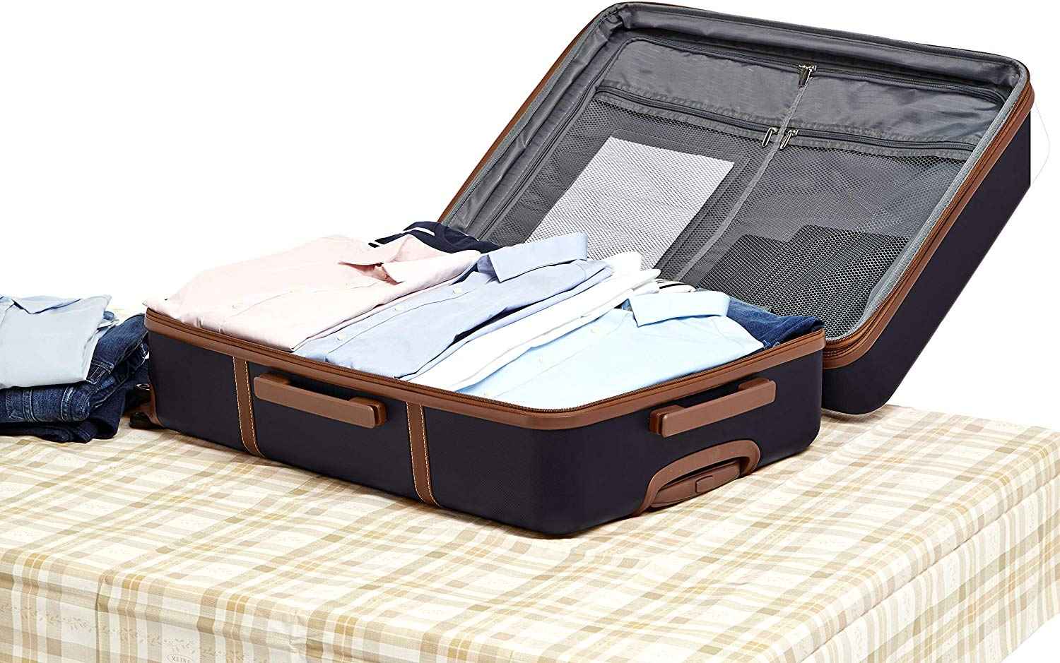 AmazonBasics-Vienna-Expandable-Luggage-Spinner-Suitcase---78-cm,-Black