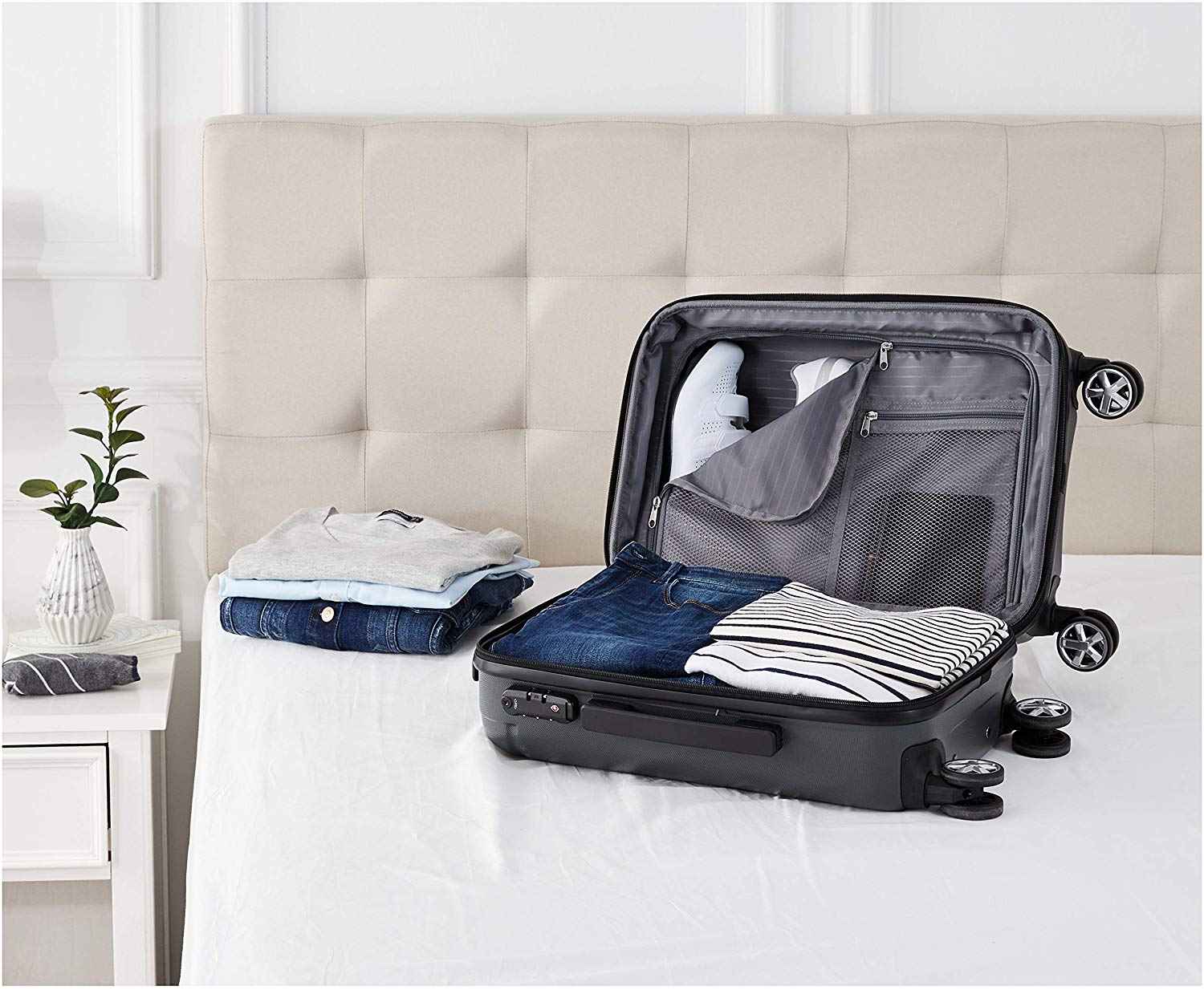 Amazon-Brand---Solimo-Grey-Hardsided-Luggage-with-TSA-Lock,-Set-of-2-(78cm-plus-56.5-cm)